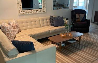 Sister Lakes Lakeside House - Sleeps 16 - Foto 18