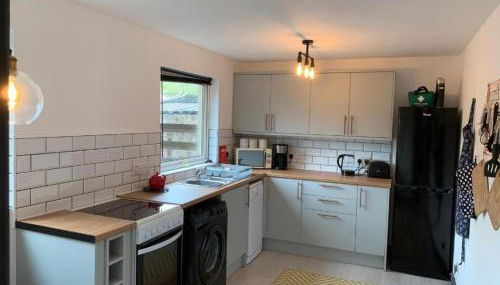3 Bed House - Sleeps 5 - Pets - Parking - Wifi - Foto 3