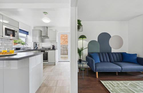 Modern 3BR, Sleeps 6, Great for groups, free parking, fast WiFi - Foto 22