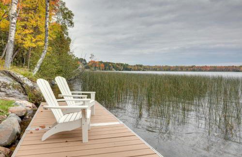 Impressive Presque Isle Lake House with Water Access - Foto 1