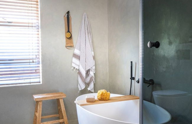 Relax in Style at This Stunning Villa in Camps Bay, Cape Town - Photo 14