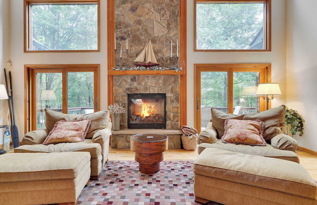 Elk Hollow by Avantstay Lakefront Chalet w/ Game Room & Fire Pit - Photo 11