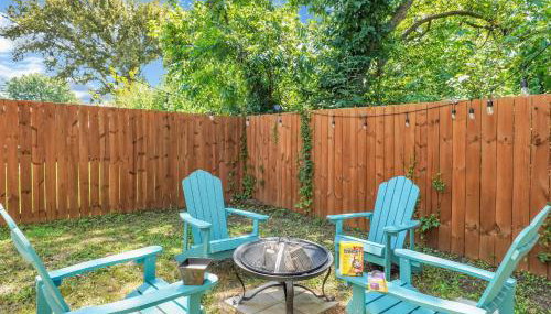 Waxahachie Walkup Backyard Oasis 1 Mi to DWTN Professionally Managed By Stay Albatross - Foto 4