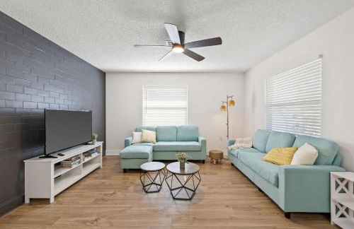 Sunny Palmetto Oasis: 4br Home With Private Pool 4 Bedroom Home by RedAwning - Photo 12