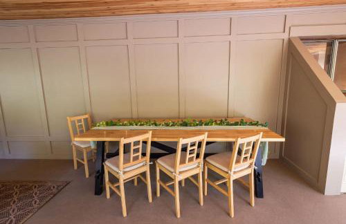 Myrinn-Hobbit Cottage on the Creek Storybook Stay - Foto 54