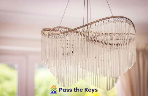 Detached countryside family home, set in extensive private gardens, with a hot tub - Pass the Keys - Photo 27