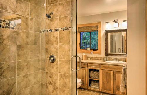 Couples Treehouse Retreat with Hot Tub and Views - Foto 19