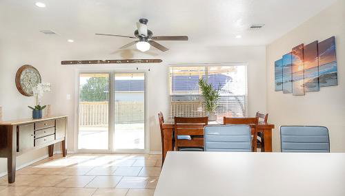 Cozy Home - Self Check-In w/Spacious Deck - Foto 5