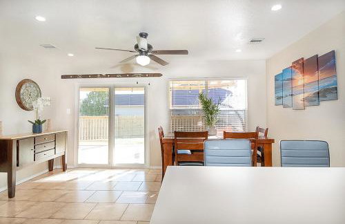 Cozy Home - Self Check-In w/Spacious Deck - Foto 5