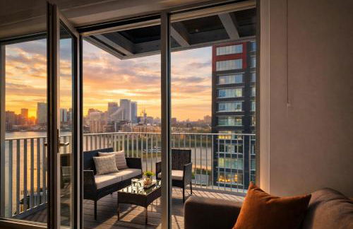 Beautiful view to Canary Wharf , O2 arena , near by London Excel 3-beds - Photo 12