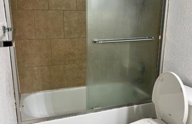 Lovely 1bed,1bath condo with free parking - Photo 9