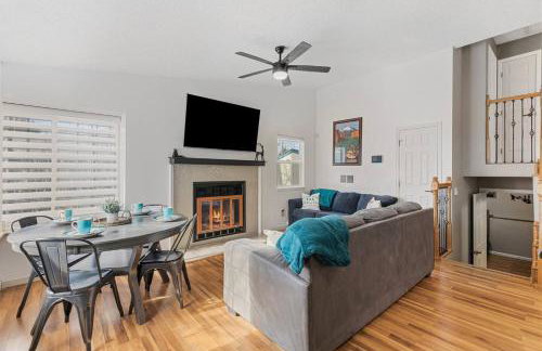 Pet Friendly 2 King Beds AF Academy Sleeps 12 - Foto 7