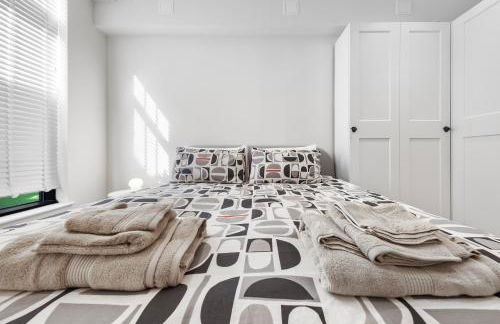 Shortlet Express, Stunning 3 bedroom apartment by Barking station - Foto 7