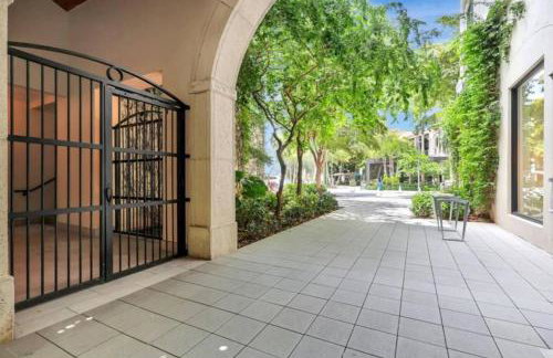 Stylish City Place WPB Escape King Bed and Den - Foto 47