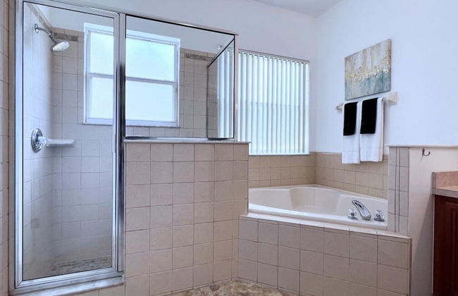 Lovely 4 Bed 3 Bath Pool Home With Spa-5330cvl 4 Bedroom Home by RedAwning - Foto 16