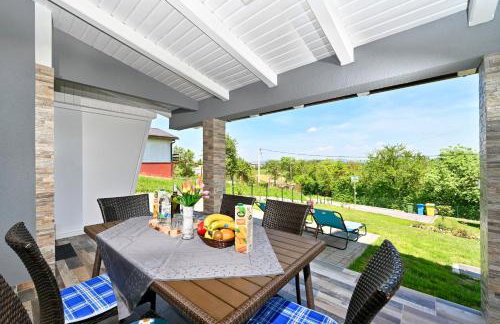 CVETKOVA HIŽA sa JACUZZIJEM - Foto 14