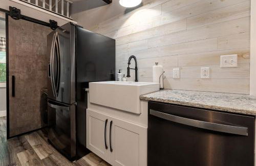 French Country Cottage Dock & Screened Porch - Photo 23