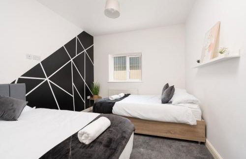 Huge Apartment - 8 Beds - Free Parking - Long Stays! - Foto 18