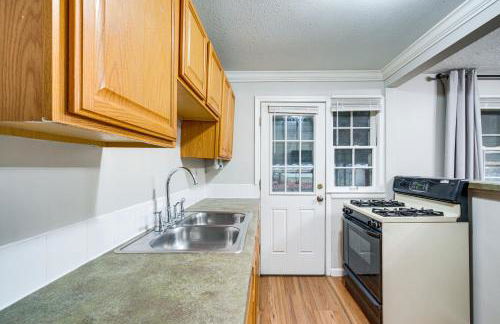 2 Mi to Lake Erie Home with Yard in Euclid! - Foto 13