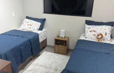 Casa completa acomoda até 10 hóspedes, 5 quartos, 4 camas casal e 2 solteiro - Foto 6