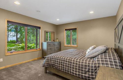 Spa Luxury in an Expansive Cabin Escape! - Photo 10