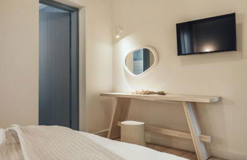 Salty Angel Sea Front Villa - Photo 58