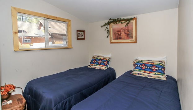 Cozy Knight Cabin - AC! Walk to Lake and Village - Foto 4, Habitación