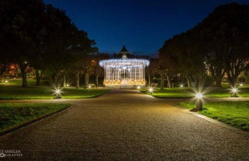 The Little Red Door - Photo 16