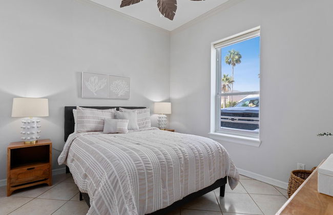 Modern Ground flr Condo 1/2 Block to Beach w Pool! - Foto 6