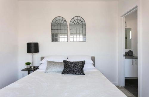 Experience Luxury 4BR Townhouse Sleeps 8 with Parking - Foto 22