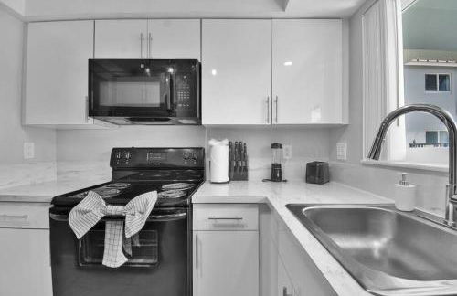 Stylish Hideaway Pool Downtown Boca - Photo 18