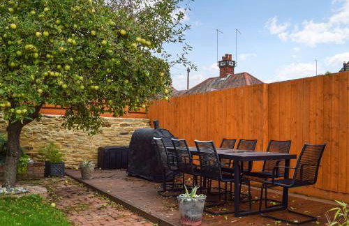 Queens Manor - Photo 23