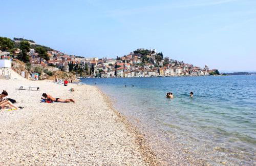 Apartments with parking spaces Drnis, Zagora - 12769 - Foto 4