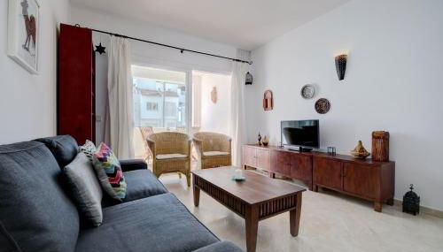 Luxury Beachfront Apartment with Pool in Costalita - Photo 5