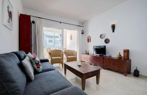 Luxury Beachfront Apartment with Pool in Costalita - Photo 5