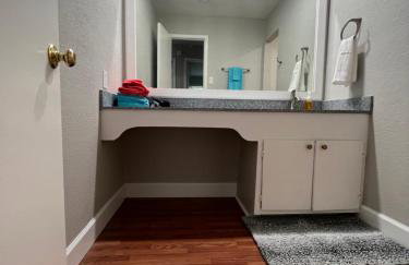 Cheerful 2 bedroom home 20 minutes from downtown - Foto 11