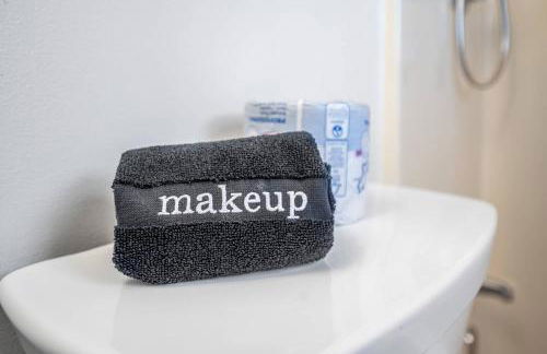 Color Pop Cottage Stylish 2BR with 2 Parking Spots - Foto 39