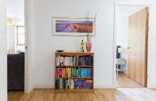 Spacious 2BR Flat Near Camden & Kings Cross Tube - Pass the Keys - Foto 17