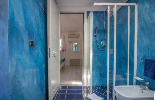 GuestHost - Villa With Private Garden, Parking & Shared Pool! - Foto 18