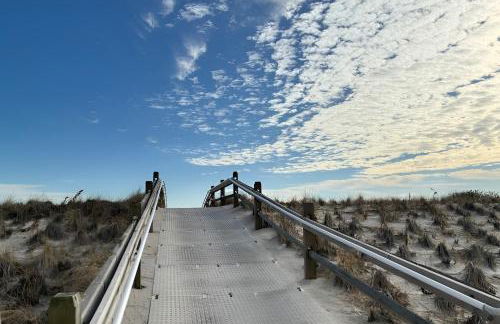 Oceanside Retreat in Mantoloking Walk to Beach! - Foto 28