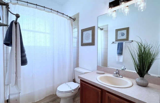 Lovely 4 Bed 3 Bath Pool Home With Spa-5330cvl 4 Bedroom Home by RedAwning - Foto 17