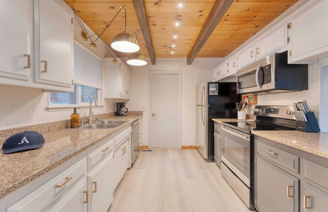 Peaceful Tahoe Retreat 5mins to Lake Cozy Modern Cabin - Foto 14