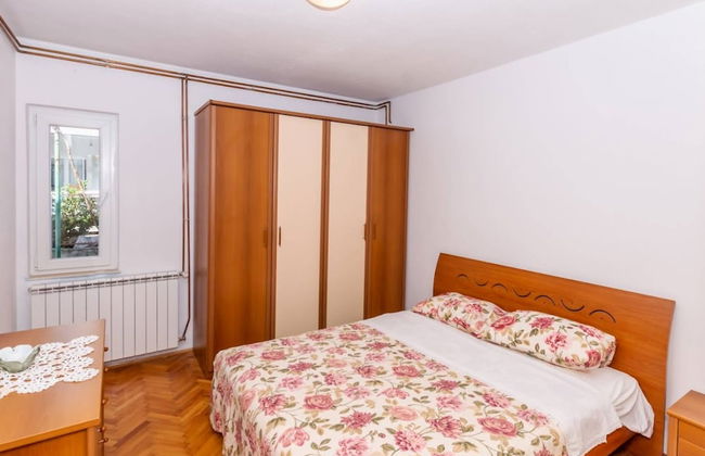 Sunny and Sleek Apartment Kastel Novi With Terrace - Photo 4