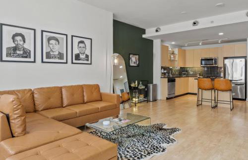 Downtown Dallas High Rise with Free Parking, Gym, Pool, City Views - Foto 1