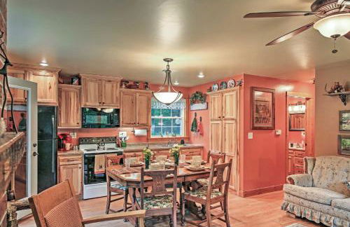 Secluded Birnamwood Cottage with Deck and River Views! - Foto 3