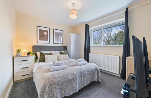 Spacious 3-Bed Home with Driveway Parking - Gloucester - Foto 2