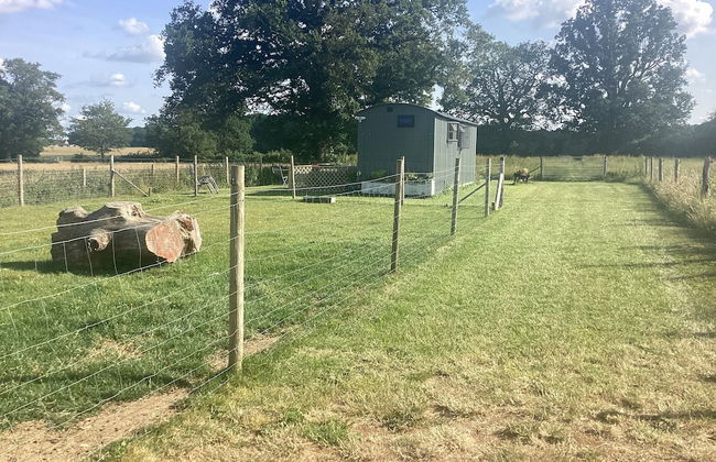 Charming Luxurious Rural Shepherds Hut - Foto 26