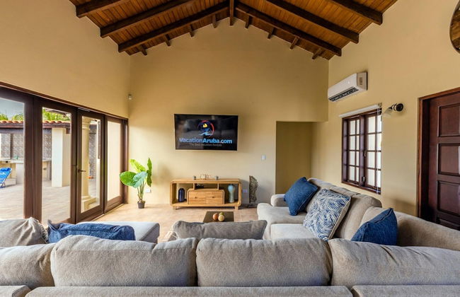 Large 5BR Villa With Private Pool Near Eagle Beach - Photo 6