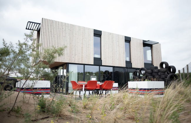 Modern, Trendy F1 Theme Lodge, Near the Sea - Foto 37