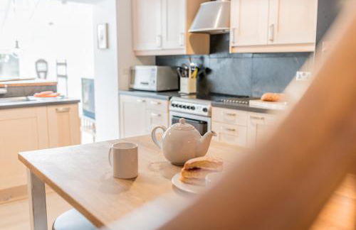 Tastefully decorated, family friendly property, central Kirkby Lonsdale, parking and EV charger - Photo 14